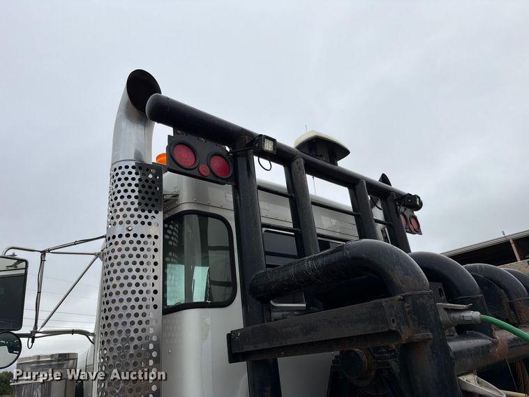 image for item EW8980 2008 Kenworth W900 semi truck