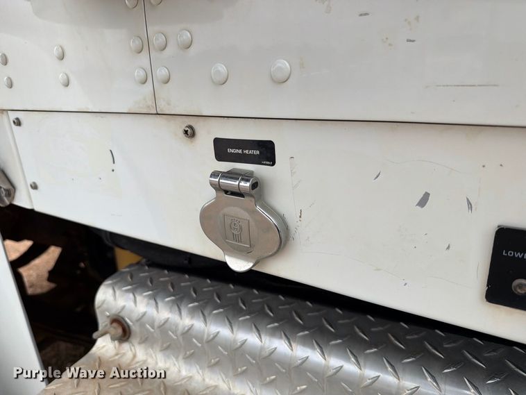 image for item EW8980 2008 Kenworth W900 semi truck