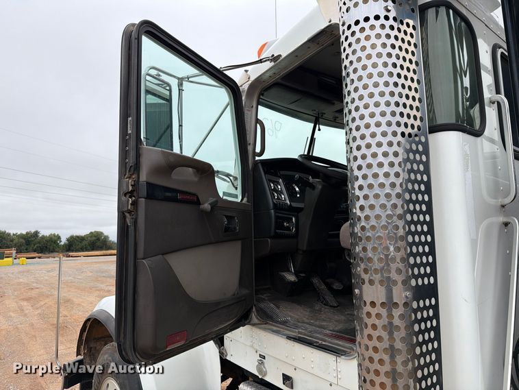 image for item EW8980 2008 Kenworth W900 semi truck