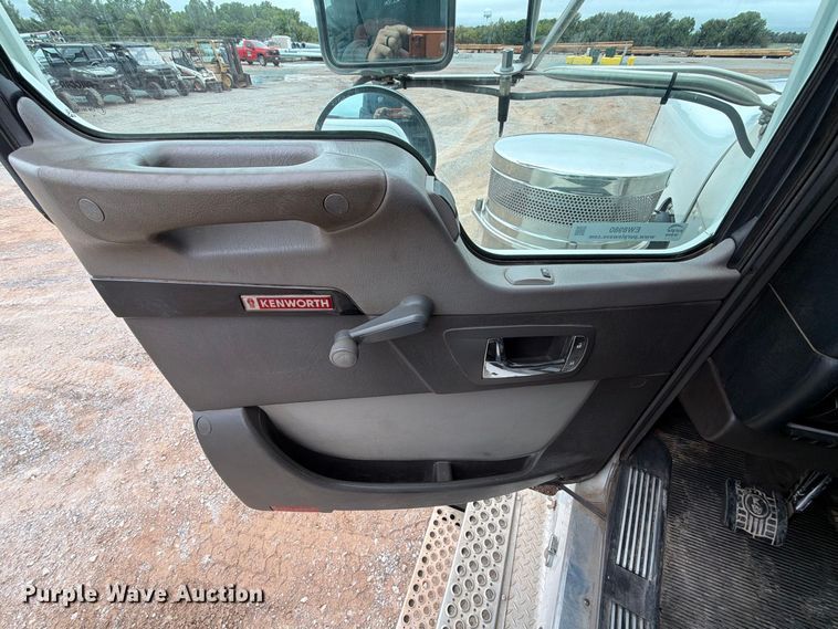 image for item EW8980 2008 Kenworth W900 semi truck