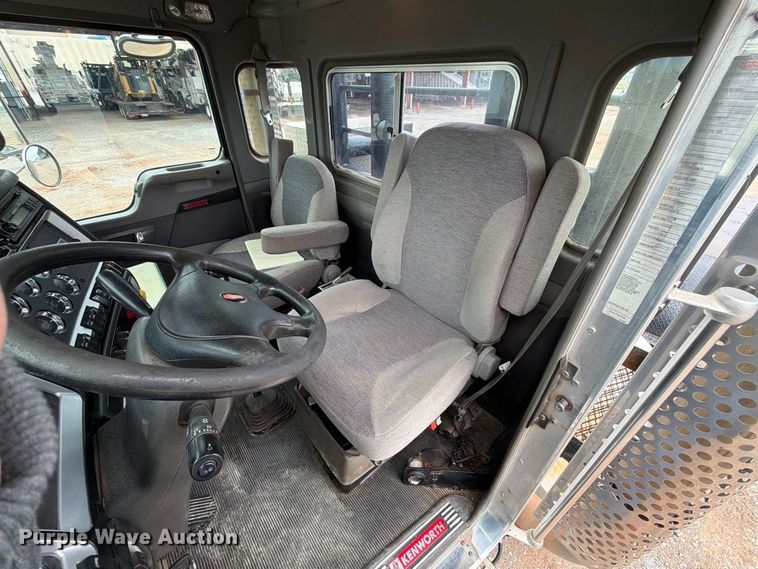 image for item EW8980 2008 Kenworth W900 semi truck