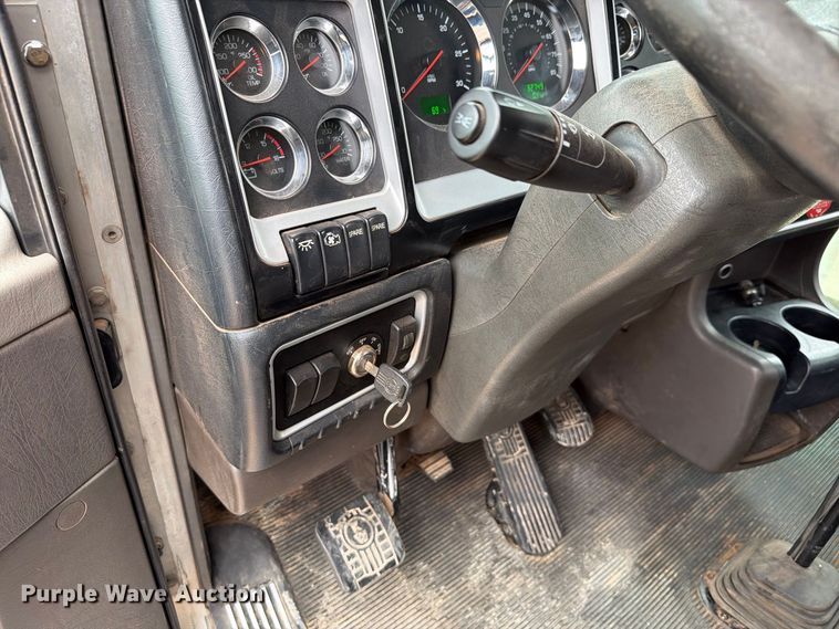 image for item EW8980 2008 Kenworth W900 semi truck