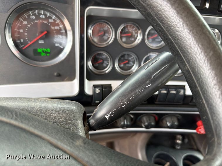 image for item EW8980 2008 Kenworth W900 semi truck