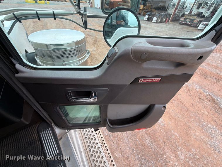 image for item EW8980 2008 Kenworth W900 semi truck