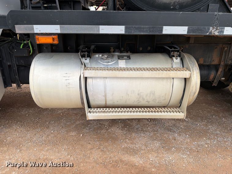 image for item EW8981 1998 Peterbilt 357 winch truck