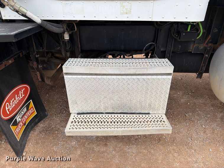 image for item EW8981 1998 Peterbilt 357 winch truck