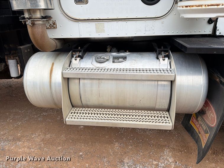 image for item EW8981 1998 Peterbilt 357 winch truck