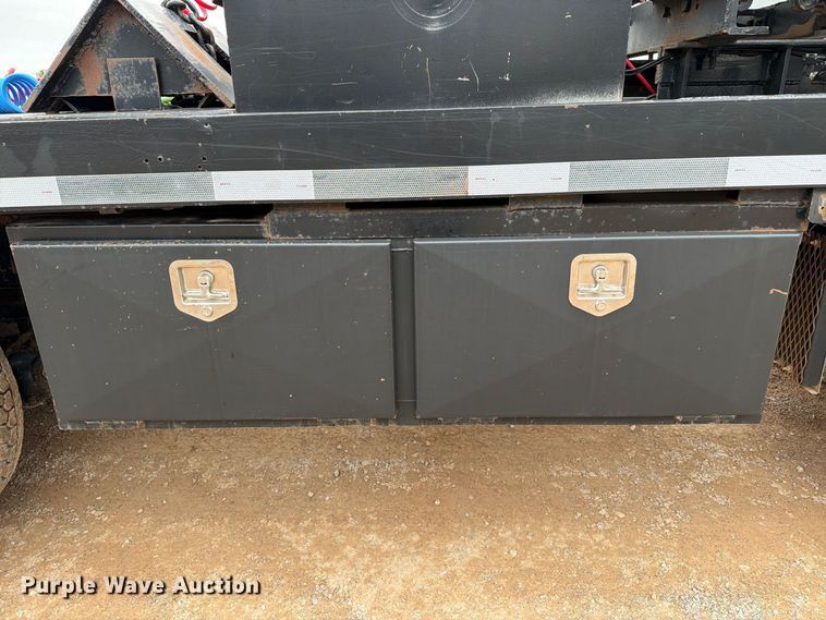 image for item EW8981 1998 Peterbilt 357 winch truck