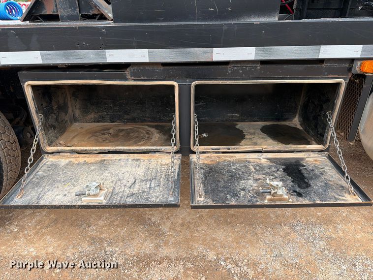 image for item EW8981 1998 Peterbilt 357 winch truck