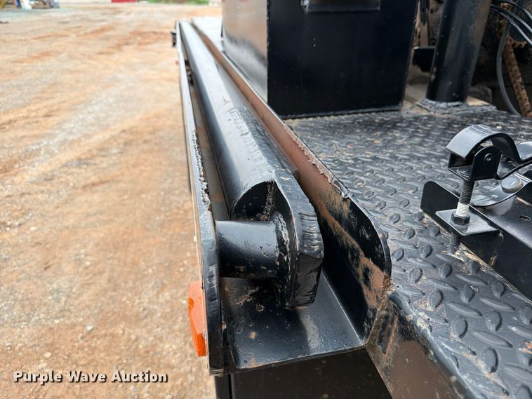 image for item EW8981 1998 Peterbilt 357 winch truck