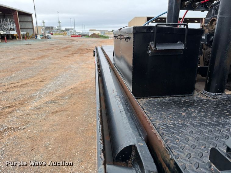 image for item EW8981 1998 Peterbilt 357 winch truck
