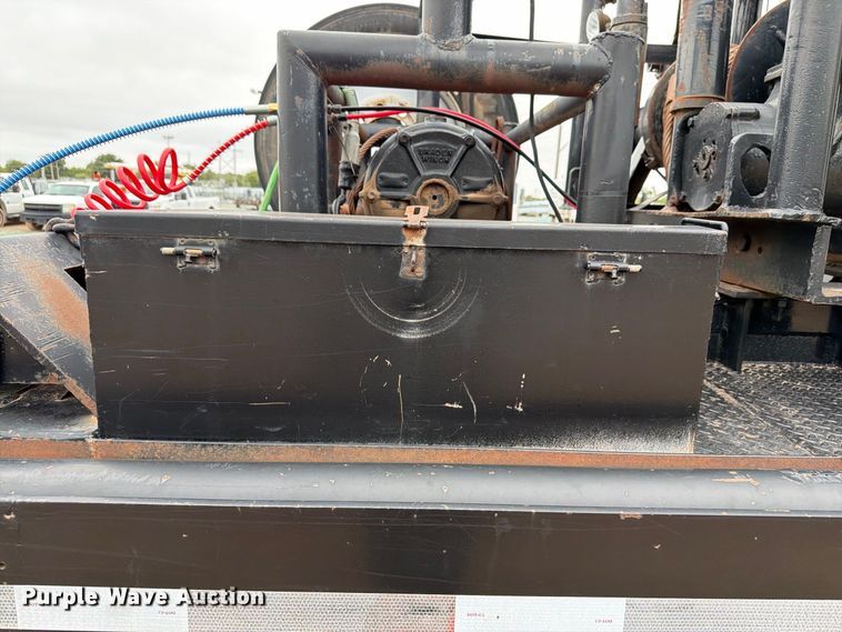 image for item EW8981 1998 Peterbilt 357 winch truck