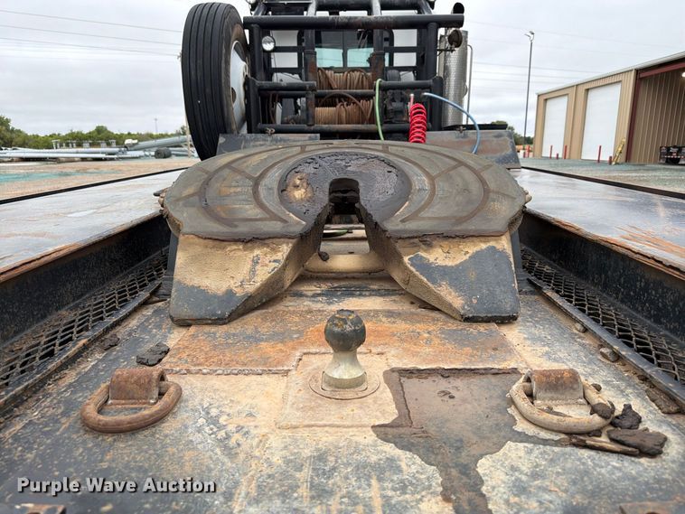 image for item EW8981 1998 Peterbilt 357 winch truck