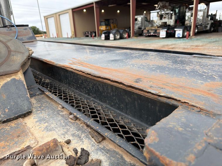 image for item EW8981 1998 Peterbilt 357 winch truck