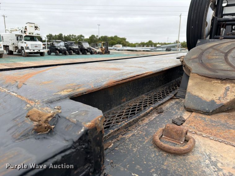 image for item EW8981 1998 Peterbilt 357 winch truck