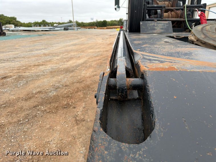 image for item EW8981 1998 Peterbilt 357 winch truck
