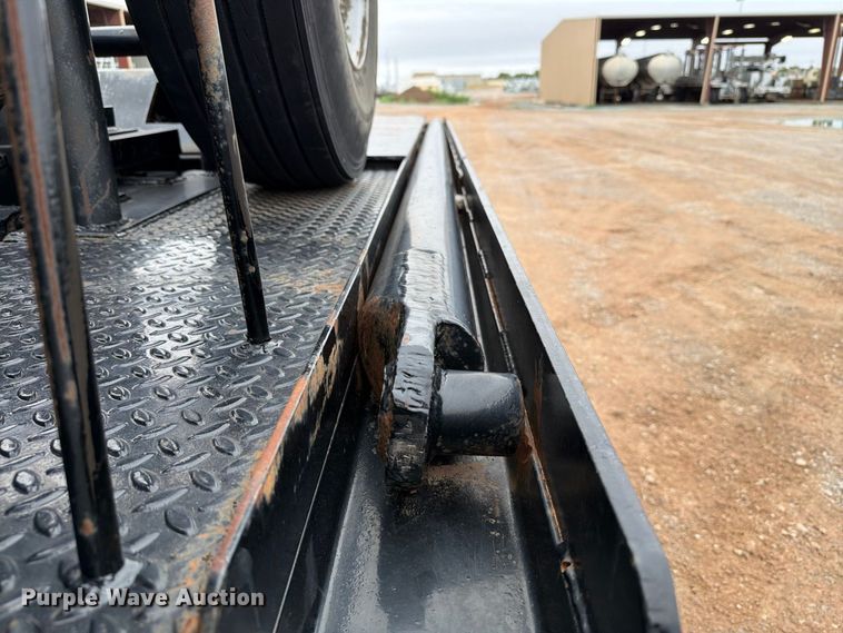 image for item EW8981 1998 Peterbilt 357 winch truck
