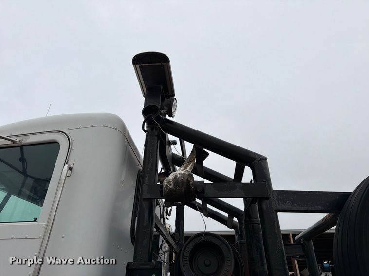 image for item EW8981 1998 Peterbilt 357 winch truck