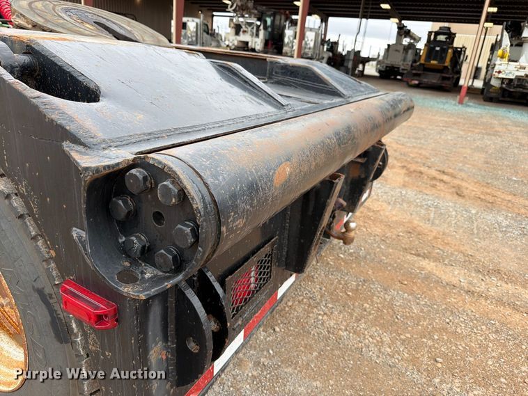 image for item EW8981 1998 Peterbilt 357 winch truck