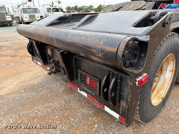 image for item EW8981 1998 Peterbilt 357 winch truck