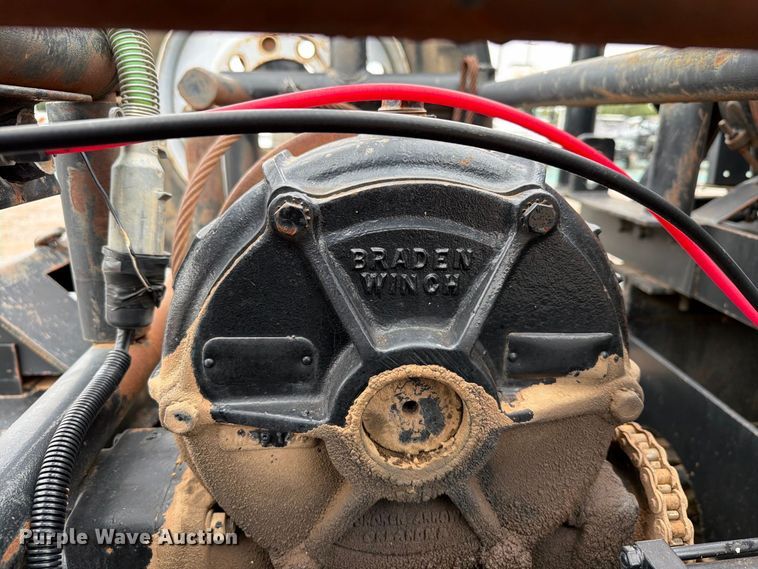 image for item EW8981 1998 Peterbilt 357 winch truck