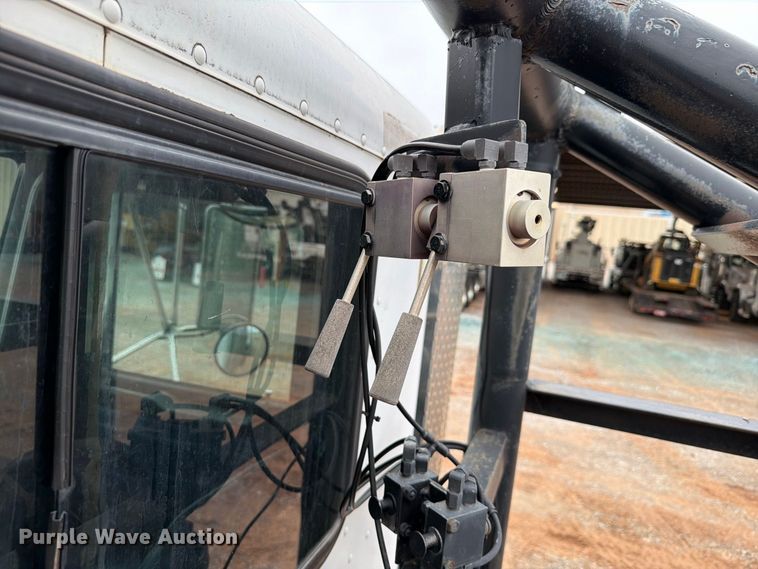 image for item EW8981 1998 Peterbilt 357 winch truck
