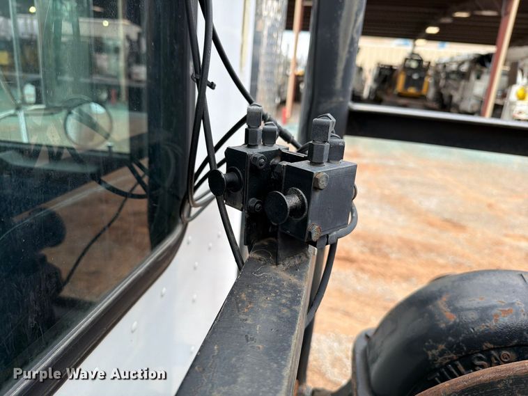image for item EW8981 1998 Peterbilt 357 winch truck