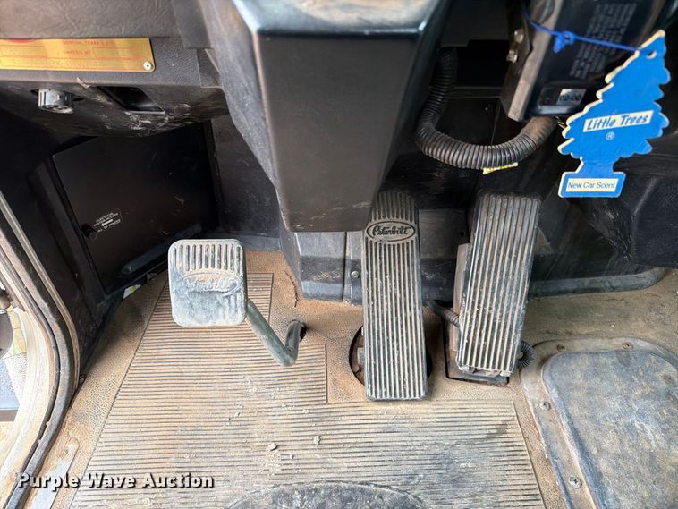 image for item EW8981 1998 Peterbilt 357 winch truck