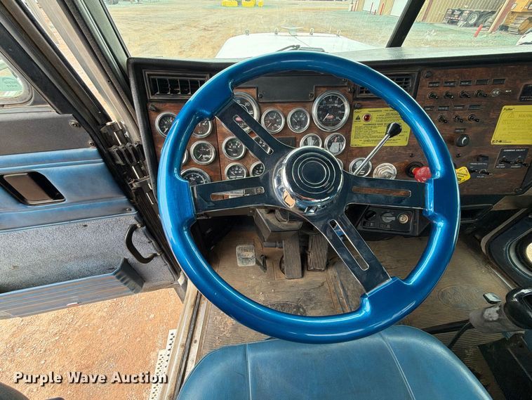 image for item EW8981 1998 Peterbilt 357 winch truck