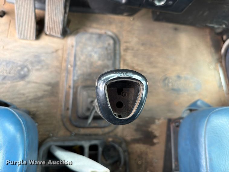image for item EW8981 1998 Peterbilt 357 winch truck