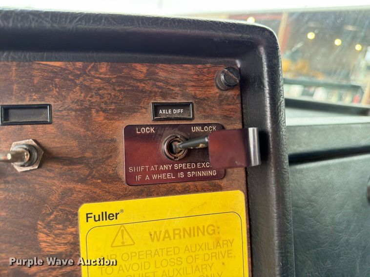 image for item EW8981 1998 Peterbilt 357 winch truck