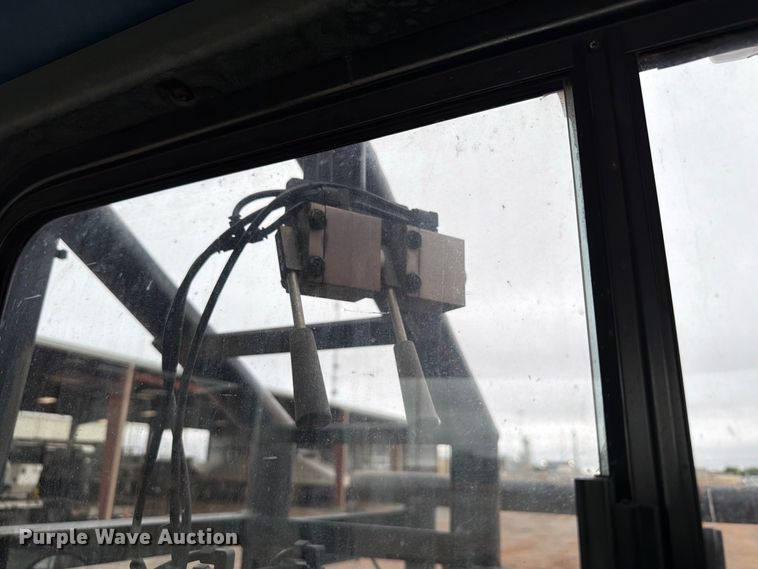 image for item EW8981 1998 Peterbilt 357 winch truck