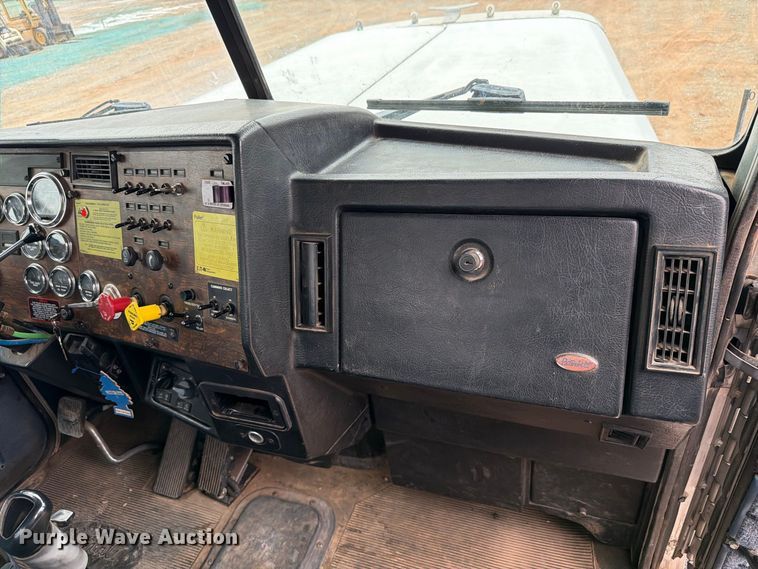 image for item EW8981 1998 Peterbilt 357 winch truck