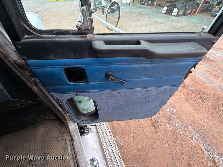 image for item EW8981 1998 Peterbilt 357 winch truck