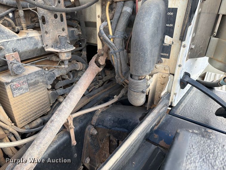 image for item EW8981 1998 Peterbilt 357 winch truck