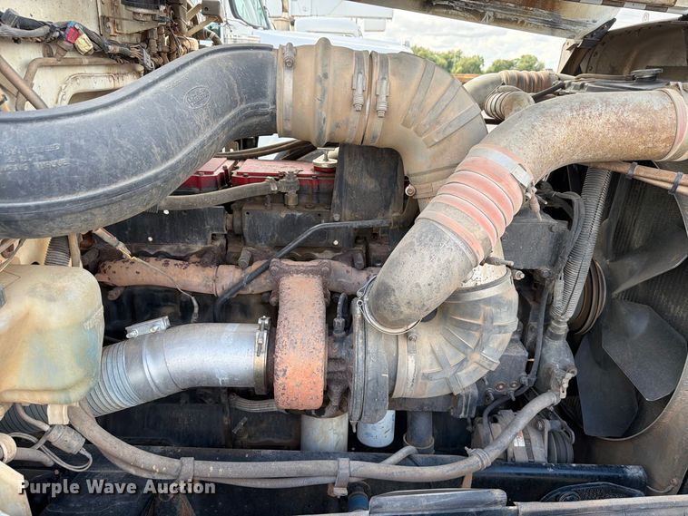 image for item EW8981 1998 Peterbilt 357 winch truck