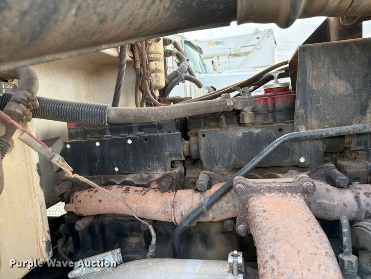 image for item EW8981 1998 Peterbilt 357 winch truck
