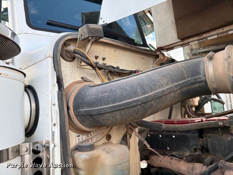 image for item EW8981 1998 Peterbilt 357 winch truck