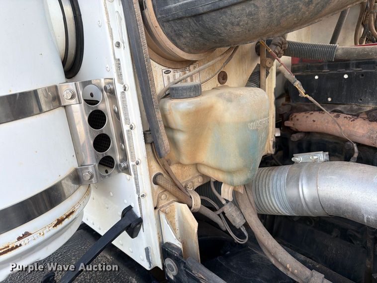 image for item EW8981 1998 Peterbilt 357 winch truck