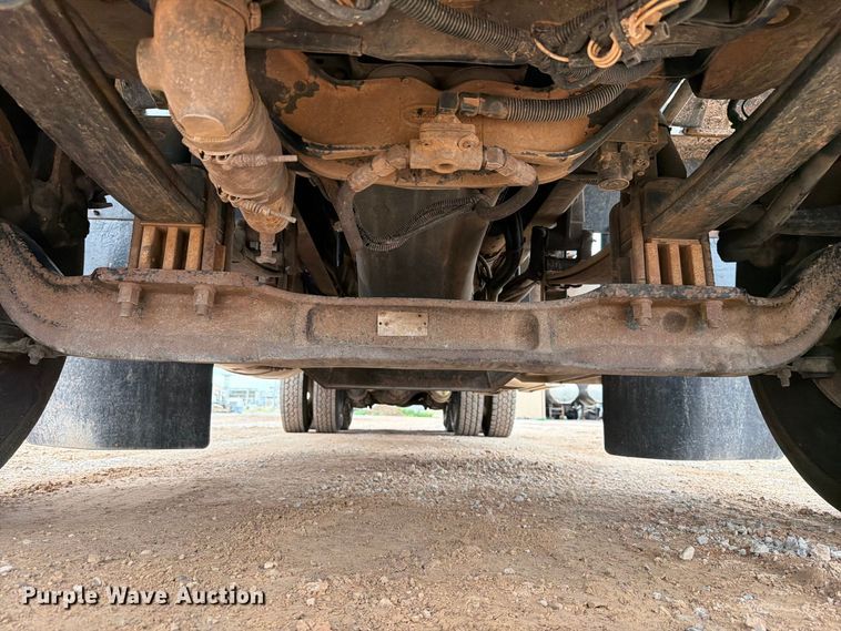 image for item EW8981 1998 Peterbilt 357 winch truck