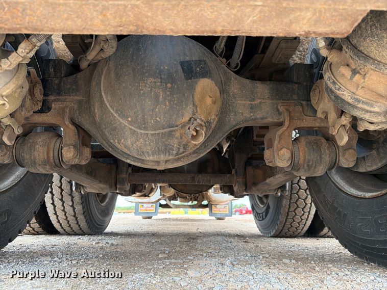 image for item EW8981 1998 Peterbilt 357 winch truck