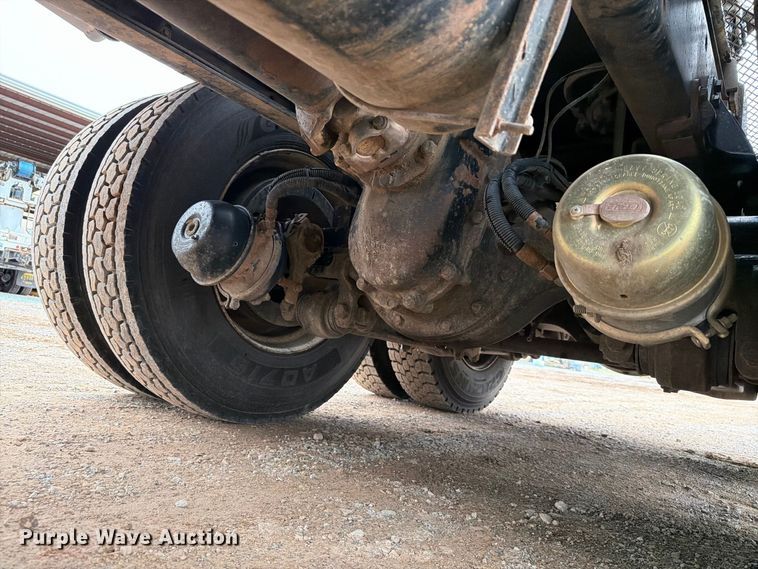 image for item EW8981 1998 Peterbilt 357 winch truck