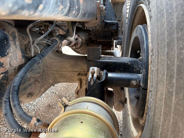 image for item EW8981 1998 Peterbilt 357 winch truck