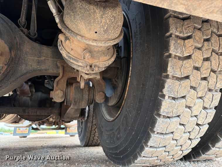 image for item EW8981 1998 Peterbilt 357 winch truck