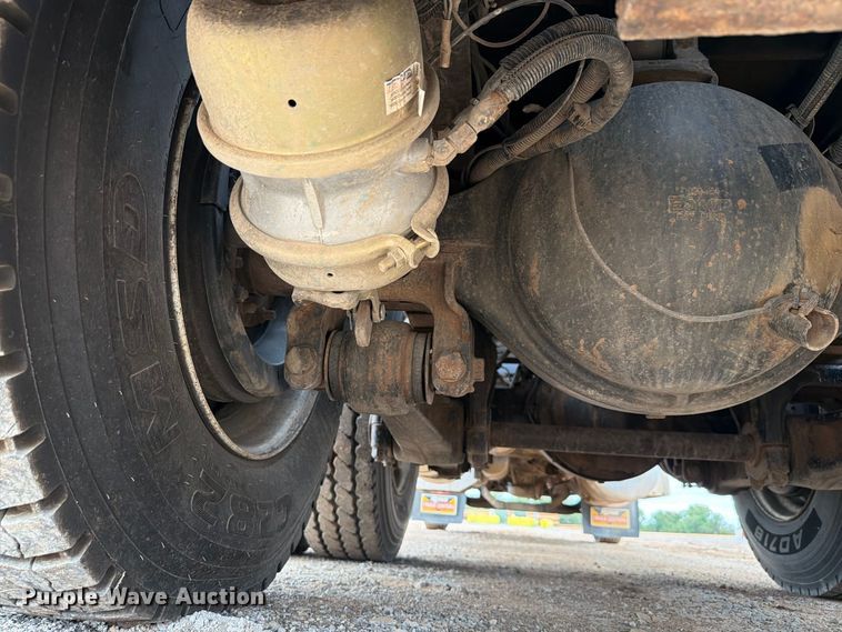 image for item EW8981 1998 Peterbilt 357 winch truck