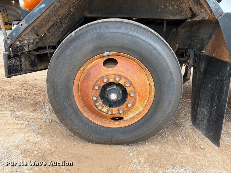 image for item EW8981 1998 Peterbilt 357 winch truck
