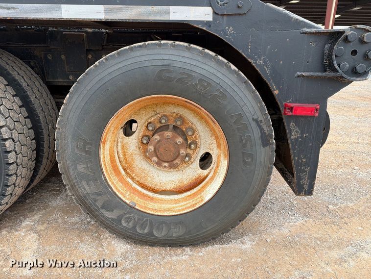 image for item EW8981 1998 Peterbilt 357 winch truck