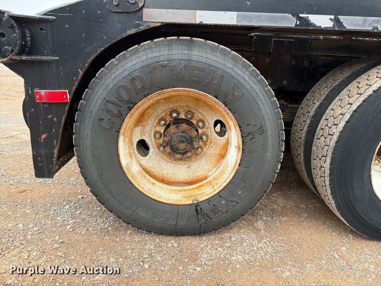 image for item EW8981 1998 Peterbilt 357 winch truck