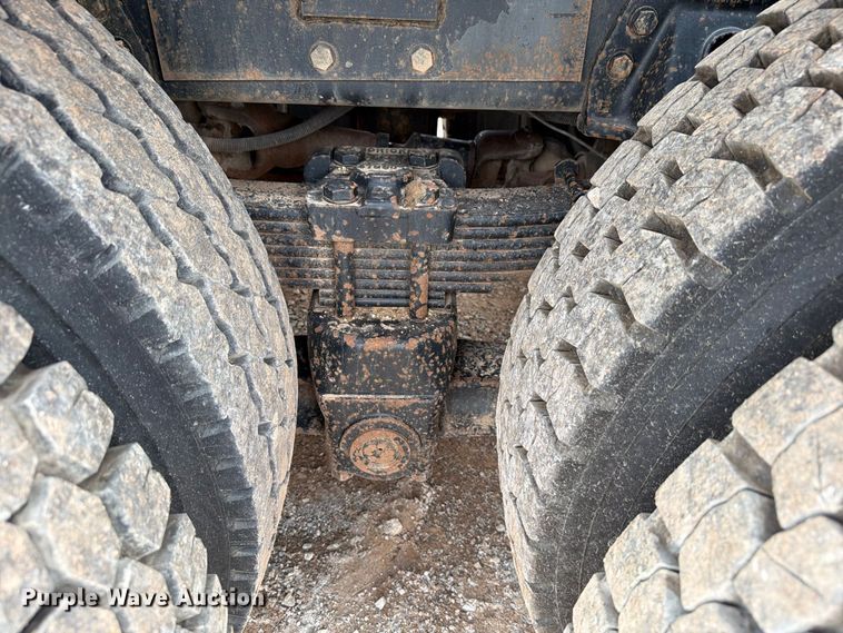 image for item EW8981 1998 Peterbilt 357 winch truck