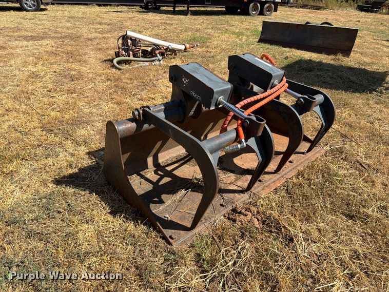 image for item EX0515 Bobcat skid steer grapple bucket